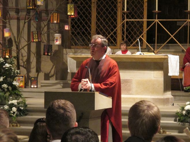 Domdechant Prälat Prof. Dr. Werner Kathrein bei der Firmung in Fritzlar im November 2013